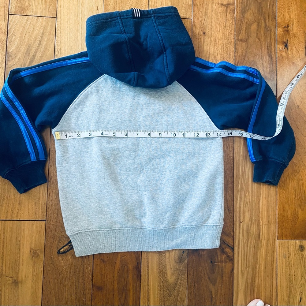 Adidas Boys Hoodie Sweatshirt Size 5 Pullover Athletic Casual Gray Black - Picture 3 of 9